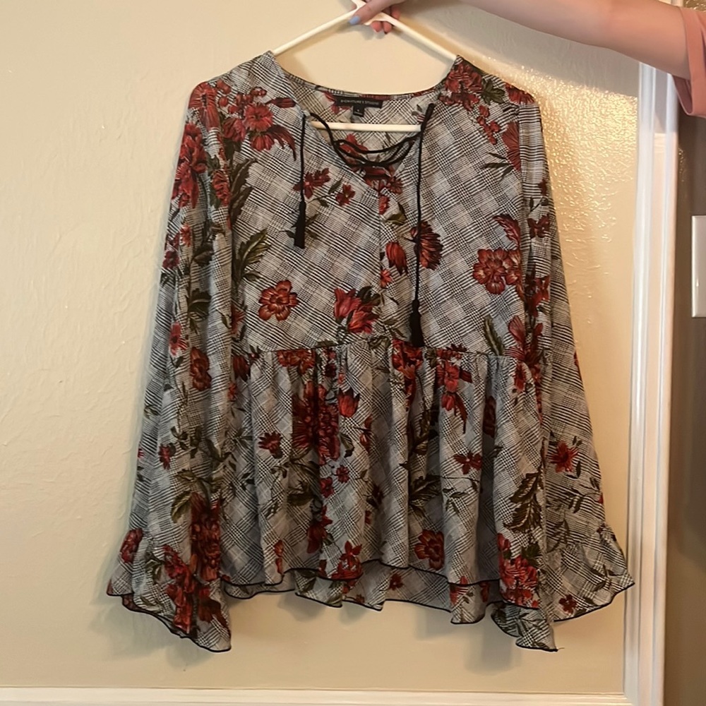 Small- Rose patterned long sleeve blouse
